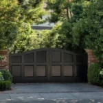 Una entrada al complejo de Mark Zuckerberg en Palo Alto, California.