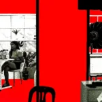 Trabajadores preparan una transmisión en vivo para TikTok Shop mientras un presentador promociona productos.