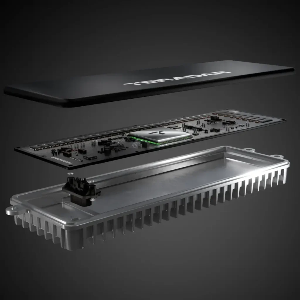 Matt Carey, cofundador y CEO de Teradar, demostrando el sensor.