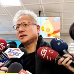 Jensen Huang, CEO de Nvidia, habla con los medios en Tainan, Taiwán, el 7 de noviembre de 2025.