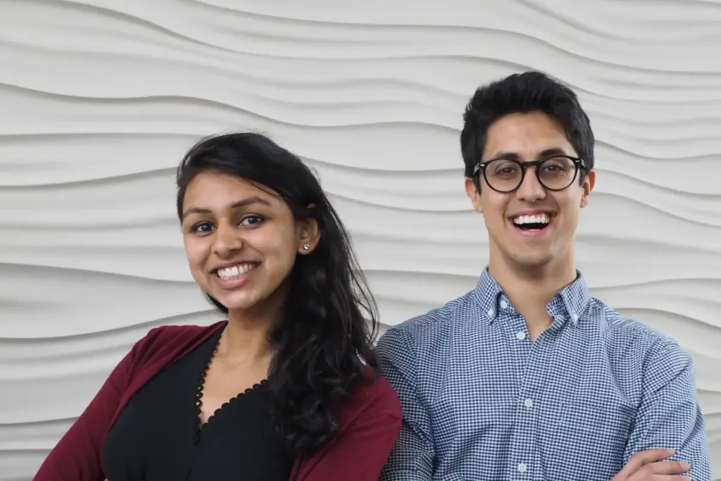 Varun Puri y Esha Joshi, cofundadores de Yoodli.