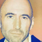 Foto-ilustración del logotipo de Grindr con elementos de IA.