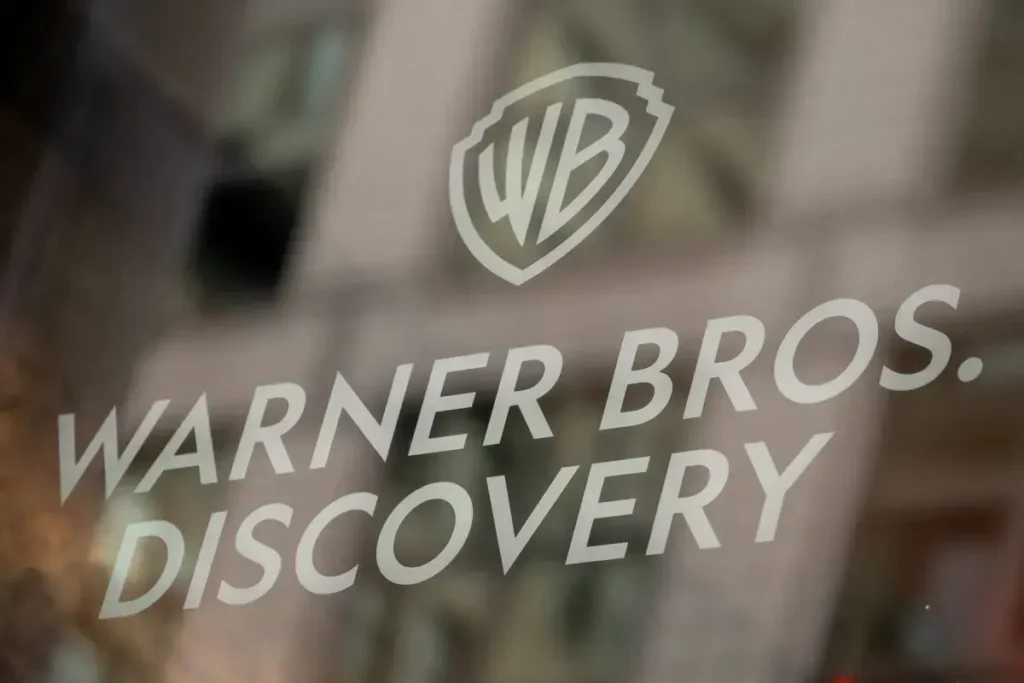Logotipos de Warner Bros. Discovery y Paramount