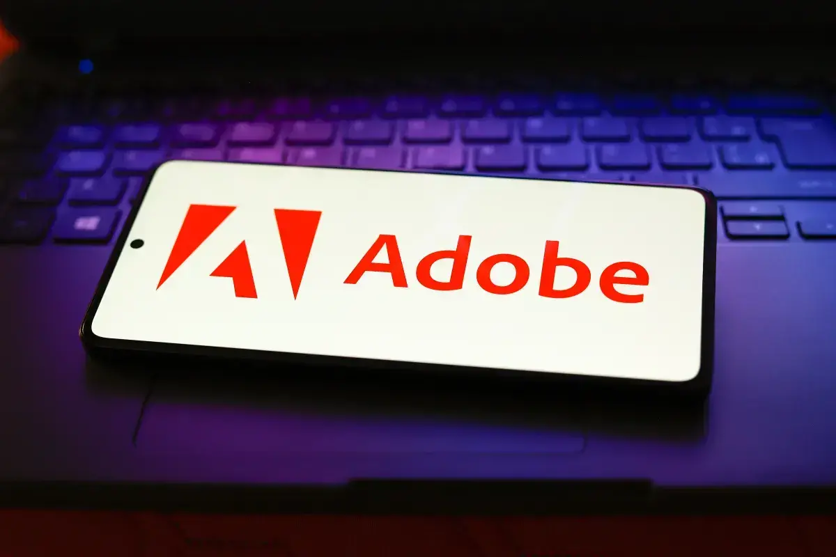 Demanda a Adobe: IA entrenada con libros pirateados sin permiso